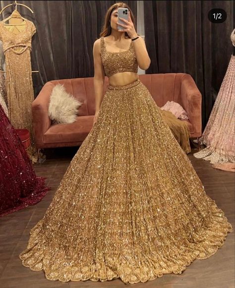 Golden Lehnga Design, Golden Lehenga Bridesmaid, Golden Lehnga Bride, Golden Lehenga Simple, Roka Outfits For Bride, Golden Lengha, Golden Bridal Lehenga, Golden Lehenga, Latest Bridal Lehenga Designs