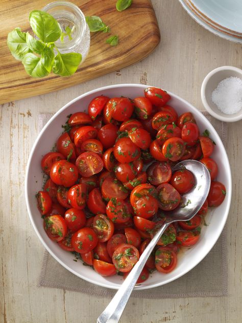 Cherry Tomato Salad Recipe from Taste of Home Balsamic Green Beans, Vegetable Salads, Cherry Tomato Salad, Cherry Tomato Recipes, Make Ahead Salads, Fresh Tomato Recipes, Marinated Tomatoes, Tomato Salad Recipes, Green Bean Salads