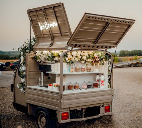 Ice Cream Wedding, Soft Serve Machine, Soft Serve Ice Cream Machine, Ice Cream Mix, Serve Ice Cream, Ice Cream Cart, Ice Cream Van, Harry Potter Wedding, Tuk Tuk