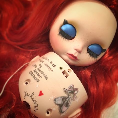 Details of the eyelids and backplate. Juliana made by Filipa Nóbrega from Little Matilda Atelier Blythe Backplate Art, Blythe Custom, Blythe Doll, Matilda, Blythe Dolls, Workout Videos, Halloween Face, Face Makeup, Halloween Face Makeup