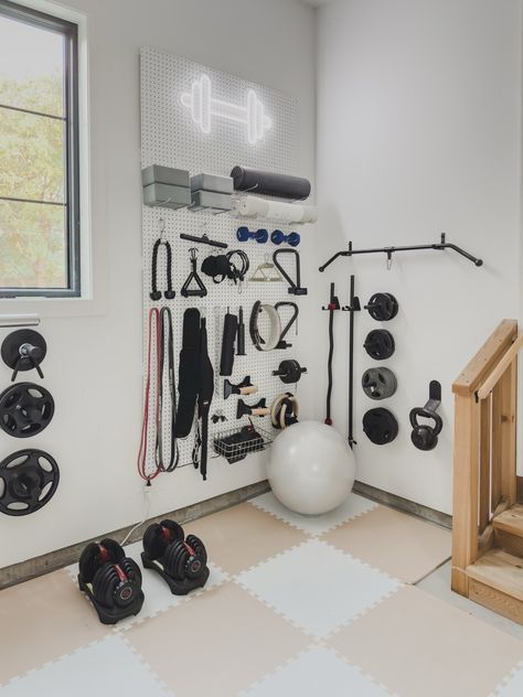 Studio Entryway, Checkered Floor, White Panel, Gym Towel, Fashion Organization, Foam Mats, Gym Inspo, Garage Gym, Fitness Studio