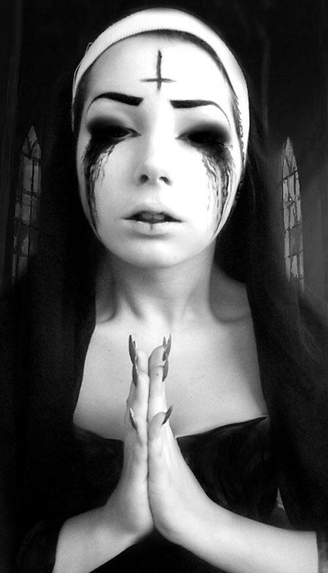 Gothic Nun!! Demon Makeup, Halloweenský Makeup, Creepy Makeup, Cute Halloween Makeup, Halloween Makeup Scary, Horror Makeup, Scary Makeup, Special Effects Makeup, Halloween Costumes Makeup