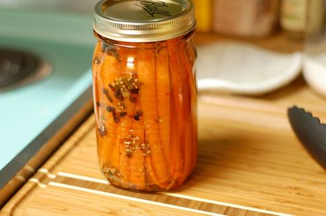 Pickled Carrots and a Quick Brine Recipe – Food in Jars Pickling Brine Recipe, Quick Pickled Carrots, Pickle Brine, Food In Jars, Pickled Asparagus, Canning Ideas, Brine Recipe, Pickled Carrots, Home Grown Vegetables