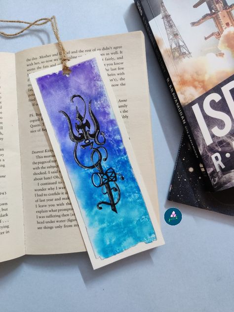 Handmade Bookmark Theme: Trishul Om Dumru Tattoo Spiritual Bookmarks Diy, Mahadev Bookmark, Radha Krishna Bookmarks, Bookmarks Handmade Simple, Krishna Bookmark, Mahadev Mandala, Om Drawing, God Bookmarks, Bookmark Collection