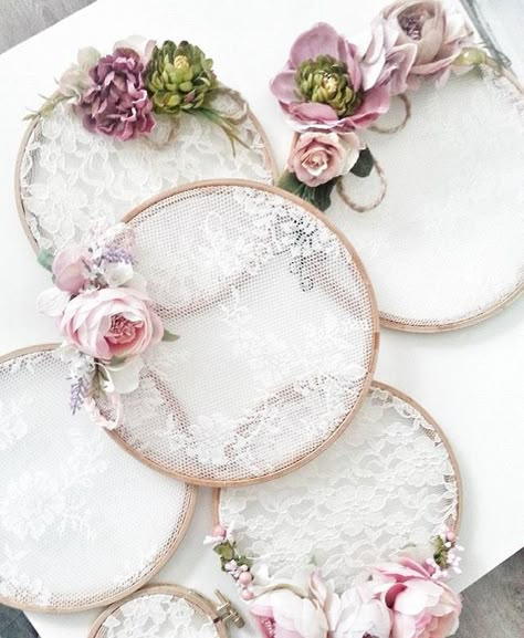 Atrapasueños Diy, Lace Dream Catchers, Embroidery Hoop Crafts, Shabby Chic Crafts, Dream Catcher Diy, Pola Sulam, Deco Floral, Embroidery Hoop Art, Lace Weddings