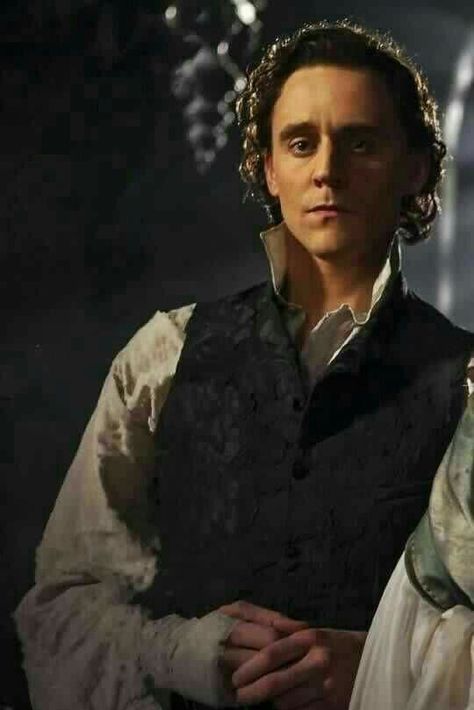 He's... Supposed to scare me? Really? I wasn't getting that vibe from this. Tom Hiddleston Crimson Peak, Thomas Hiddleston, Thomas Sharpe, Doug Jones, Crimson Peak, Thomas William Hiddleston, Loki Marvel, Matt Bomer, Loki Laufeyson