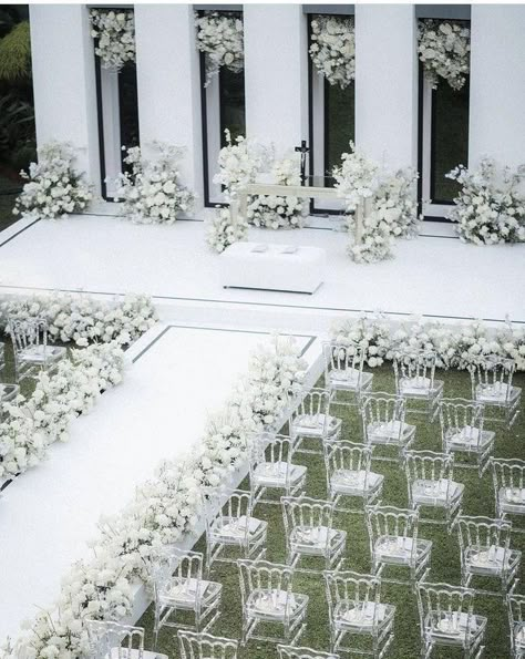 Luxury Wedding Flowers Decor, Elegant Wedding Isles Decoration, Luxury Wedding Aisle, Wedding Venues In Texas, White Wedding Decorations, Dream Wedding Reception, Wedding Stage Design, White Wedding Theme, Dream Wedding Decorations