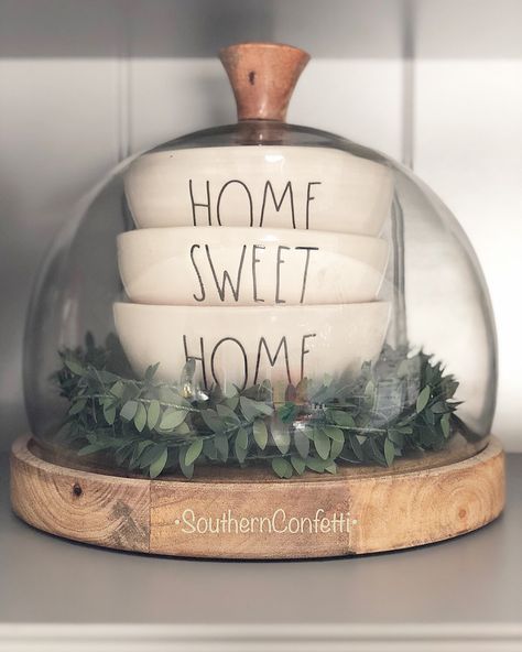 The perfect Rae Dunn bowl trio “HOME SWEET HOME” all stacked in a cake stand. •SouthernConfetti• IG ACCT Cake Stand Kitchen Decor, Rae Dunn Living Room, Rae Dunn Kitchen Display, Rae Dunn Decor, Rae Dunn Tiered Tray Display, Cake Stand Decor Ideas, Rae Dunn Decorating Ideas, Rae Dunn Display, Rae Dunn Kitchen