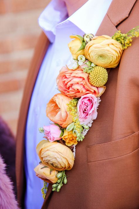 Floral lapel Pocket Square Boutonniere Ranunculus, Lapel Flowers Wedding Grooms, Floral Lapel Wedding, Lapel Boutonniere, Lapel Corsage, Lapel Flower Wedding, Enchanted Forest Wedding Theme, Pink Wedding Receptions, Lapel Flowers