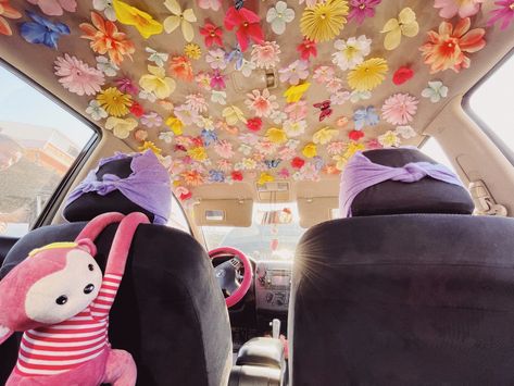 Flower Car Roof, Car Interior Diy, Girly Car Accessories, Car Deco, Big Bertha, Car Tour, Girly Car, Flower Car, Car Essentials