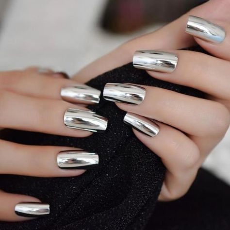 20 Cool Chrome Nail Designs To Try in 2020 - The Trend Spotter Nail Store, Simple Fall Nails, Chrome Nails Designs, Nagellack Trends, Mirror Nails, Fall Nail Art Designs, Silver Nail, Nagel Tips, Square Top