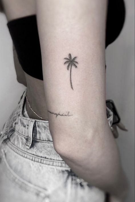 Palm Tattoo Minimalist, Small Palm Tattoos For Women, Little Palm Tree Tattoo, Mini Palm Tree Tattoo, Tiny Palm Tree Tattoo, Minimalist Palm Tree Tattoo, Beach Minimalist Tattoo, Small Tropical Tattoo, Palm Tree Tattoos For Women