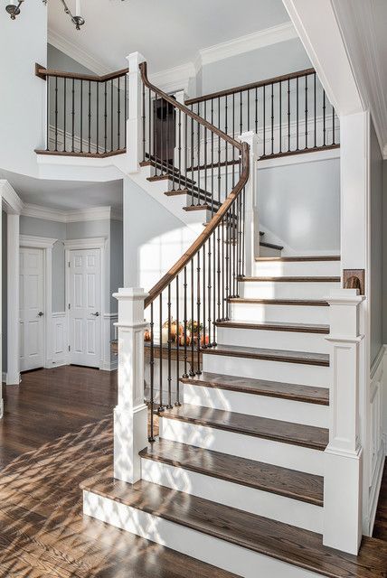 Staircase Design 2023, Stairway Spindle Ideas, Rustic Staircase Farmhouse Style, Interior Stair Railing Ideas, Staircase Banister Ideas, Modern Farmhouse Staircase, Stairs White, Staircase Layout, Farmhouse Staircase