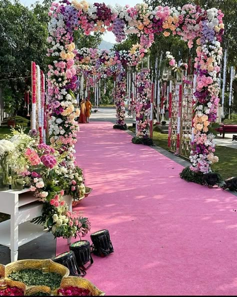 Passage Decor Wedding, Entry Pathway, Wedding Pathway, Passage Decoration, Pastel Wedding Decorations, Wedding Walkway, Event Entry, Party Halls, Wedding Stage Backdrop