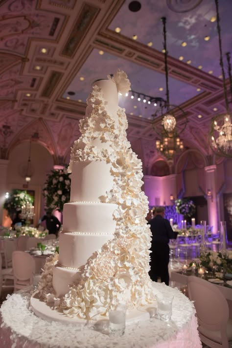 Huge Wedding Cakes, Extravagant Wedding Cakes, Big Wedding Cakes, Dream Wedding Cake, Extravagant Wedding, Simple Elegant Wedding, Wedding Cakes Blue, Gorgeous Wedding Cake, White Wedding Cakes