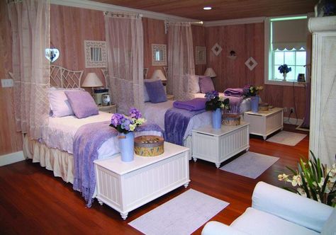 Room For 3 Sisters, 3 Bed Bedroom, Three Bed In One Room, Triplets Bedroom, Bunk Bed Decor, Twin Girl Bedrooms, Bunk Room Ideas, Sister Bedroom, Girls Furniture