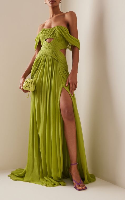 Evening Outfit Going Out, Green Evening Gowns, Met Gala Outfits, Pamella Roland, Chiffon Gown, Evening Outfits, Gala Dresses, Fashion Attire, Silk Chiffon