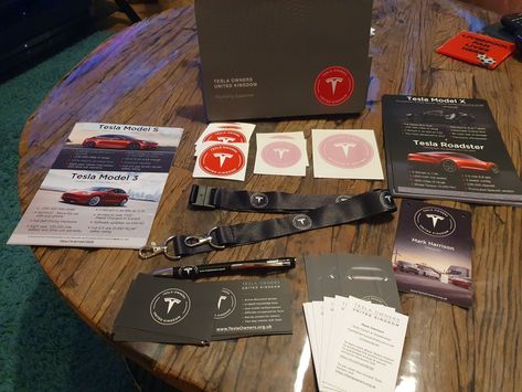 I received my Tesla Owners founding supporter pack today #veryhappy #happy #tesla #teslamodel3 #model3 #teslaowners #flyers #cards #businesscards #referalcode #teslaownersuk #teslamarkglasgow #lanyard #pen #stickers Tesla Card, Tesla Company, Cybertruck Tesla Wallpaper, Tesla Battery, Tesla Valve, Tesla Owner, Id Card Template, Billie Eilish Vídeos, Tesla Roadster