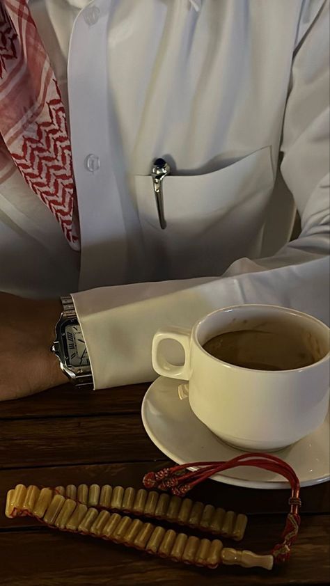 Saudi Men, Arab Men Fashion, Saudi Arabia Culture, Gentleman Aesthetic, Fire Tattoo, Arab Culture, Muslim Men, Rich Girl Lifestyle, Instagram Inspiration Posts