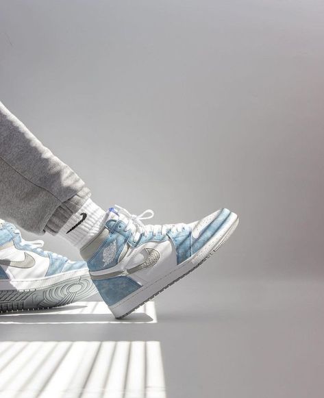 Air Jordan 1 Hyper Royal,Air Jordan 1 Outfit Hyper Royal Baskets Jordans, Blue Basketball Shoes, Shoes Wallpaper, Cheap Jordan Shoes, Nike Air Jordan Shoes, Jordan Shoes Girls, All Nike Shoes, Fresh Sneakers, Shoes Photography