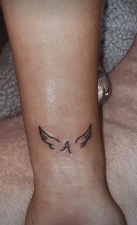 Tattoos To Get For Passed Loved Ones, Best Friend Rip Tattoo, Tattoo For Friend Who Passed, Tattoo For Loved Ones, Tattoo For Loved One Who Passed, Tattoos For Passed Loved Ones, Lost Best Friend, Rip Tattoo, Cross Tattoos For Women