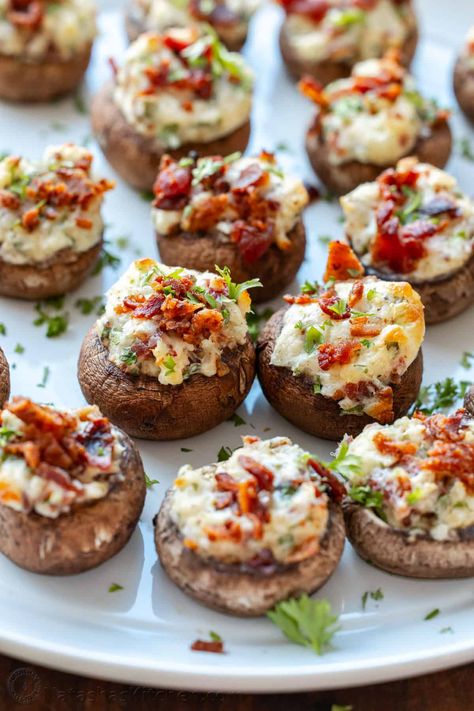 This is the best stuffed mushrooms recipe for your next party. The bite-sized appetizer is stuffed with cream cheese, bacon bites and garlic. Easy Stuffed Mushroom Recipe, Stuffed Mushrooms Easy, Oven Baked Bacon, Cheese Stuffed Mushrooms, Superbowl Appetizers, Bacon Stuffed Mushrooms, Stuffed Mushroom, Delicious Appetizer Recipes, Bread Appetizers