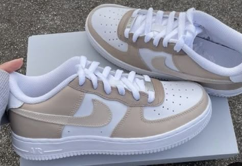 Tenis Air Force, Popular Shoe, Casual Shoes Women Sneakers, Nike Shoes Air Force, Cute Nike Outfits, Trendy Shoes Sneakers, White Nike Shoes, Nike Shoes Girls, Nike Fashion Shoes