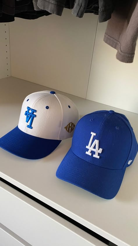 Blue Cap Outfit Men, Blue Baseball Cap Outfit, New Era Cap Outfit, Blue Cap Outfit, 90s Hip Hop Style, Cap Outfit Men, Ny Cap, Swag Hats, Dodger Hats