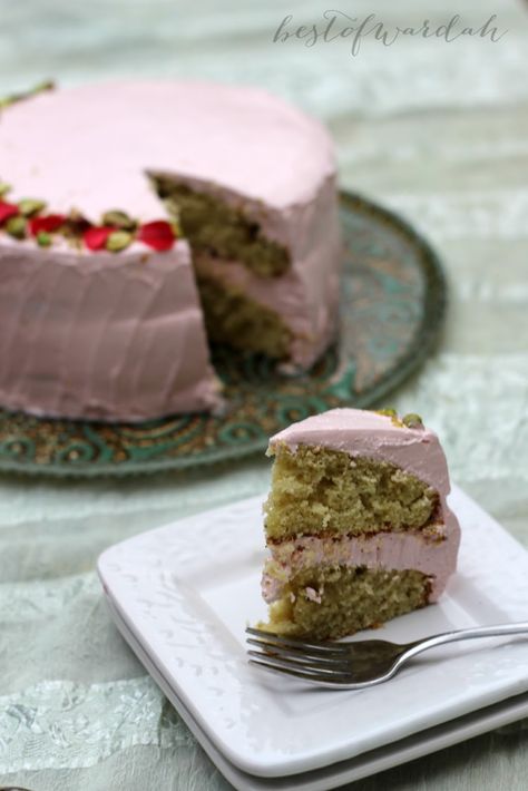 Rose Cake Recipe, Pistachio Cardamom, Pistachio Rose, Cake Bake Shop, Cardamom Cake, Arabic Desserts, Pistachio Cake, Rose Cake, Special Cake