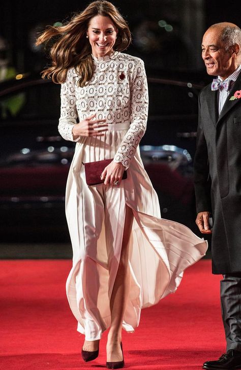 Kate Middleton Skirt, Dutchess Kate, Kate Middleton Legs, Style Kate Middleton, Duchesse Kate, Düşes Kate, Prince William Et Kate, Duchesse Catherine, Kate Middleton Pictures