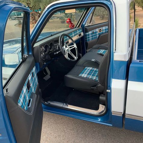 1972 Chevy Truck C10 Interior, Square Body Interior Ideas, Square Body Chevy Interior, Custom Truck Interior Ideas, Squarebody Chevy Interior, Squarebody Interiors, Square Body Interior, Custom Truck Interior, Lowered C10