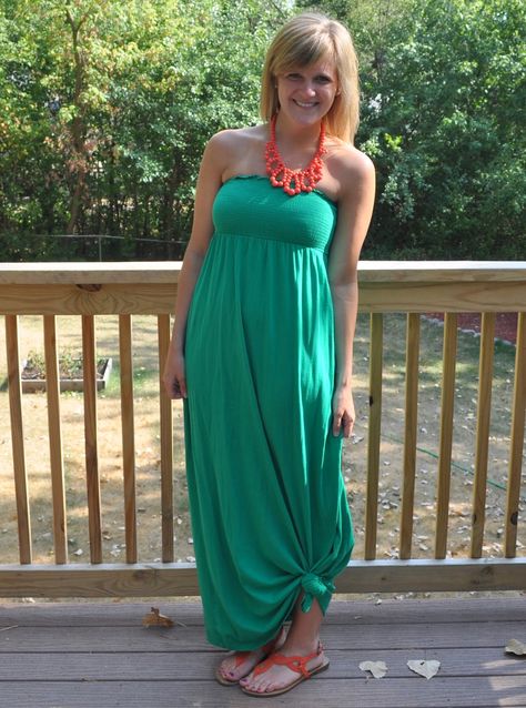 Knot the bottom of your maxi dress Tying A Maxi Dress Knot, Maxi Dress Tied In Knot, How To Knot A Maxi Dress, Dress Tied In Knot, Knotting A Maxi Dress, Maxi Dress Knot, Dress Knot, Diy Maxi Dress, Knot Tutorial