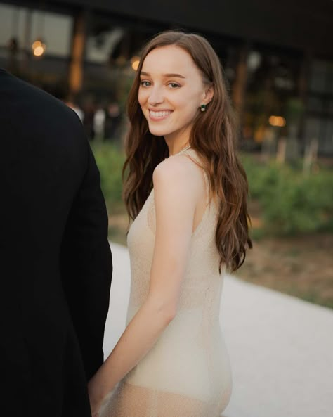 Phoebe Dynevor Hair, Phoebe Dynevor Style, Phoebe Dynevor Aesthetic, Phoebe Dynevor, Sheer Wedding Dress, Newly Engaged, Red Carpet Gowns, Saint Tropez, Wool Dress