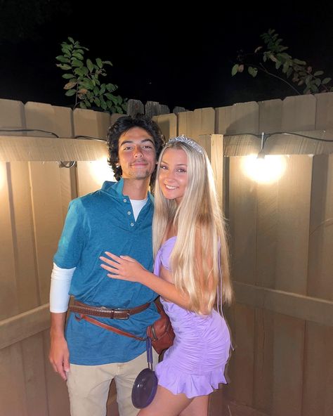 Blonde Girl Brunette Boy Couple Costume, Blonde And Brunette Halloween Costumes Couples, Halloween Parejas, Halloween 23, Couple Costume, Couple Costumes, Couples Costume, Couple Stuff, Party Costumes