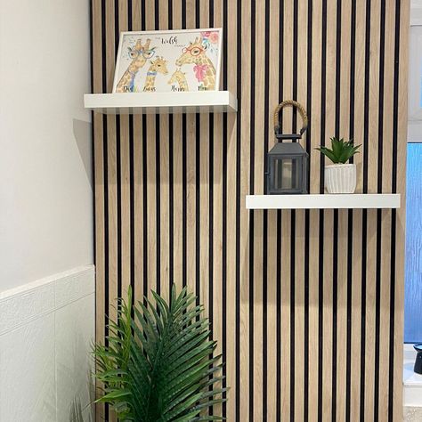 Best & Gorgeous Slat Wood Wall Panel Build Designs | Decorate Wall With Slat Wood | Home Decor Ideas Oak Slat Wall, Stairwell Wall Ideas, Wood Home Decor Ideas, Wall Slats, Charcoal Walls, Slatted Shelves, Hallway Office, Wall Panelling, Oak Shelves