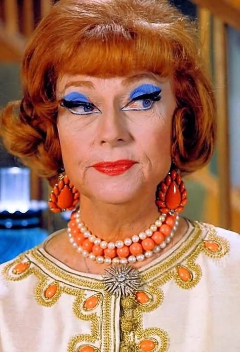 Endora Bewitched, Bewitched Tv Show, Agnes Moorehead, Laura Palmer, Elizabeth Montgomery, Actrices Hollywood, Old Tv Shows, Vintage Tv, Old Tv