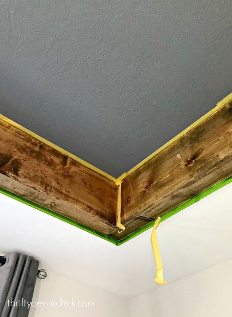 Creative Ceiling Ideas Bedroom, Rustic Tray Ceiling, Wood Tray Ceiling, Creative Ceiling Ideas, Bedroom Tray Ceiling, Tray Ceiling Bedroom, Tray Ceiling Ideas, Living Room Pop, Ceiling Makeover