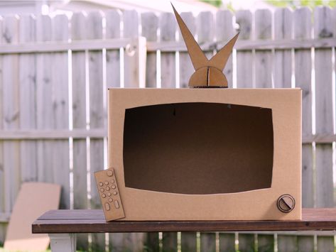 How To Make A Tv Out Of Cardboard, Tv Craft For Kids, Cardboard Tv, Christmas Sunday School Crafts, Theatre Crafts, Christmas Desk, Christmas Sunday School, 2000s Party, Box Costumes