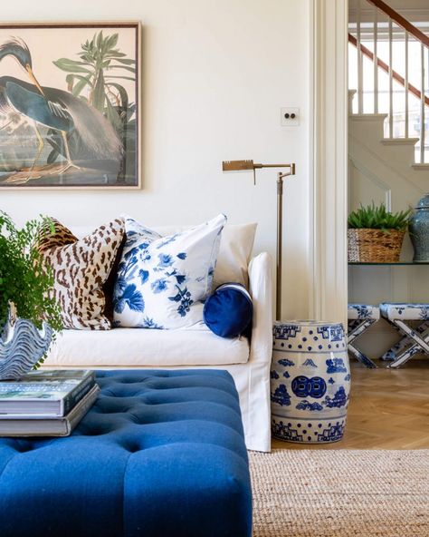 Park Town, Oxford | Sean Symington Sean Symington, Budget Friendly Living Room, Blue And White Decor, Fresh Living Room, Sitting Room Design, Preppy Decor, Townhouse Designs, Coastal Living Rooms, Light Bright