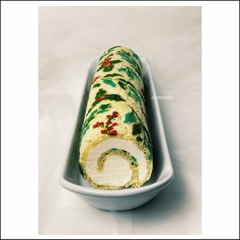 Christmas yule log (pattern rolled cake Christmas Roll Up Cakes, Christmas Pattern Roll Cake, Christmas Jelly Roll Cake, Christmas Swiss Roll Cake Pattern, Buche De Noel Decoration Ideas, Christmas Cake Roll Designs, Christmas Roll Cake Design, Rolled Cake Recipes, Christmas Cake Roll Recipes