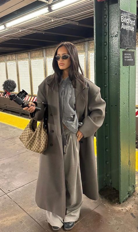 Corporate Girly, Nyc Winter Outfits, Trench Coat Outfit, Autumn Fits, Coat Outfit, Fall Fits, Coat Outfits, Outfit Inspo Fall, Fall Jackets