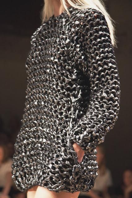 Metallic Knitwear Vogue Knitting, Bohol, Fashion Business, Garter Stitch, Knit Fashion, Mode Inspiration, Knitting Inspiration, Fashion Details, Missoni