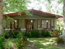 Experiencing Los Angeles: Bungalow Heaven, Pasadena Bungalow Heaven Pasadena, Vintage Bungalow Exterior, 1920 Craftsman Bungalow Exterior Colors, 1920s Bungalow Exterior, Los Angeles Bungalow, Green House Paint, Craftsman Bungalow Exterior, Craftsman Style Bungalow, Arts And Crafts Bungalow