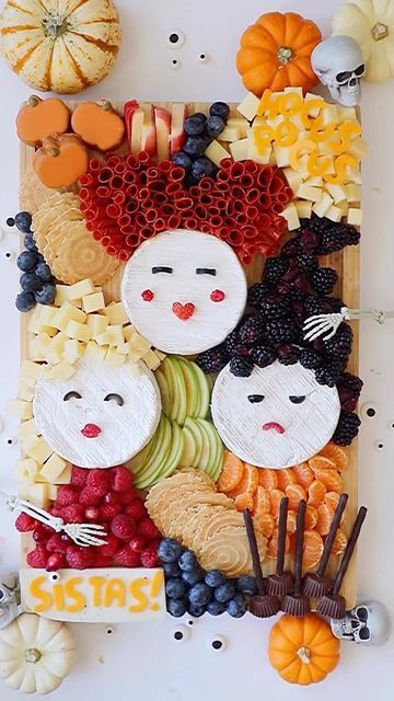 Hocus Pocus Cheeseboard, Disney Halloween Charcuterie Board, Halloween Charcuterie Board Hocus Pocus, Hocus Locus Cheeseboard, Hocus Pocus Dessert Board, Halloween Breakfast Board, Hocus Pocus Cheese Board, Platter Meals, Hocus Pocus Treats