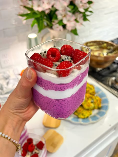 (High Protein) Dragonfruit Chia Seed Pudding Dragonfruit Chia Pudding, Dragon Fruit Chia Pudding, Healthy Chia Seed Recipes, Fruits With Protein, Toddler Meal Recipes, Fruit And Yogurt Parfait, Pink Dishes, Gf Breakfast, Chia Recipe