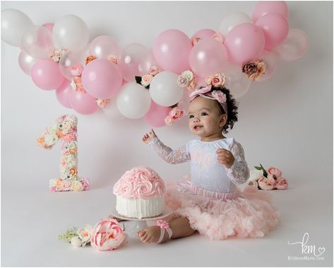 Floral Balloon Garland, Cake Photoshoot, 2nd Birthday Photos, Baby Birthday Photoshoot, Floral Balloons, Mehndi Designs For Girls, Cake Smash Backdrop, First Birthday Pictures, Cake Smash Photography