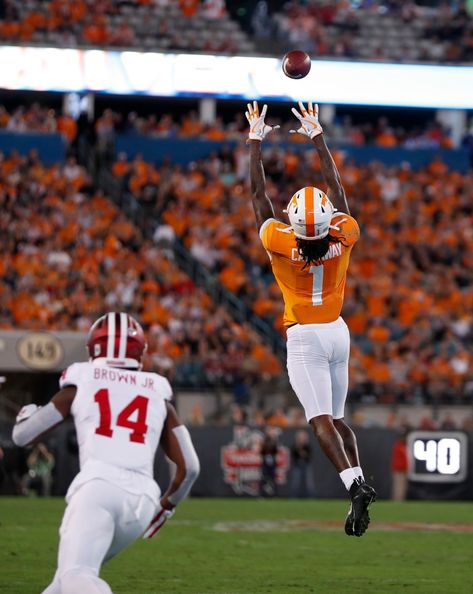 Tennessee College Football, Rocky Top Tennessee, Tennessee Volunteers Football, Tennessee Football, Nfl Football Pictures, Rocky Top, Football Images, College Football Teams, Tennessee Volunteers