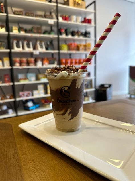 Em cada gole, em cada pedaço, a magia dos sabores se revela. 🍫✨ Qual seria a sua escolha hoje: a indulgência do MilkShake de chocolate laCreme, a delicadeza do slack de laNut ou a energia do nosso café? Deixe-se levar pelos momentos doces da Cacau Show. 💖 #EscolhasSaborosas #CacauShowMagic #ChocolateLovers #MomentoCacau #DocePraCurtir #AmorPeloChocolate #Chocolovers #AmoChocolate #ChocolateLover #ChocoLove #SaboresÚnicos #DocesMomentos #ChocolateBrasileiro #PrazerEmCadaMordida #DelíciasDeChocolate #MomentosEspeciais Milk Shakes, Milk Shake, Milk, Yummy Food, Baking