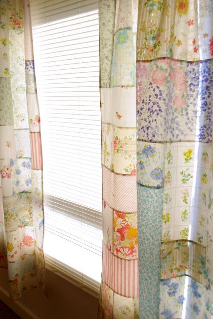 Curtains From Sheets, Shabby Chic Shower, Shabby Chic Shower Curtain, Sewing Curtains, Patchwork Furniture, Diy Sewing Table, Quilted Curtains, Patchwork Curtains, Trendy Sewing Patterns