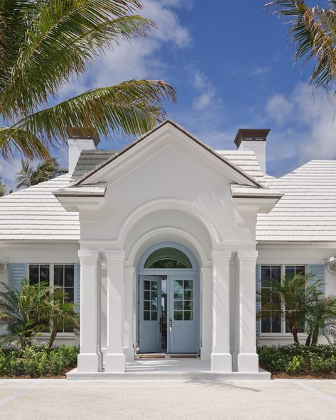 PALM BEACH CHIC — Lynn Morgan Design Palm Beach Exterior Home, Palm Beach Mansions, White Beach House Exterior, British Colonial Exterior, Stucco And Brick Exterior, Palm Beach Aesthetic, Florida Beach House Decor, Palm Beach Interior Design, White Pillars